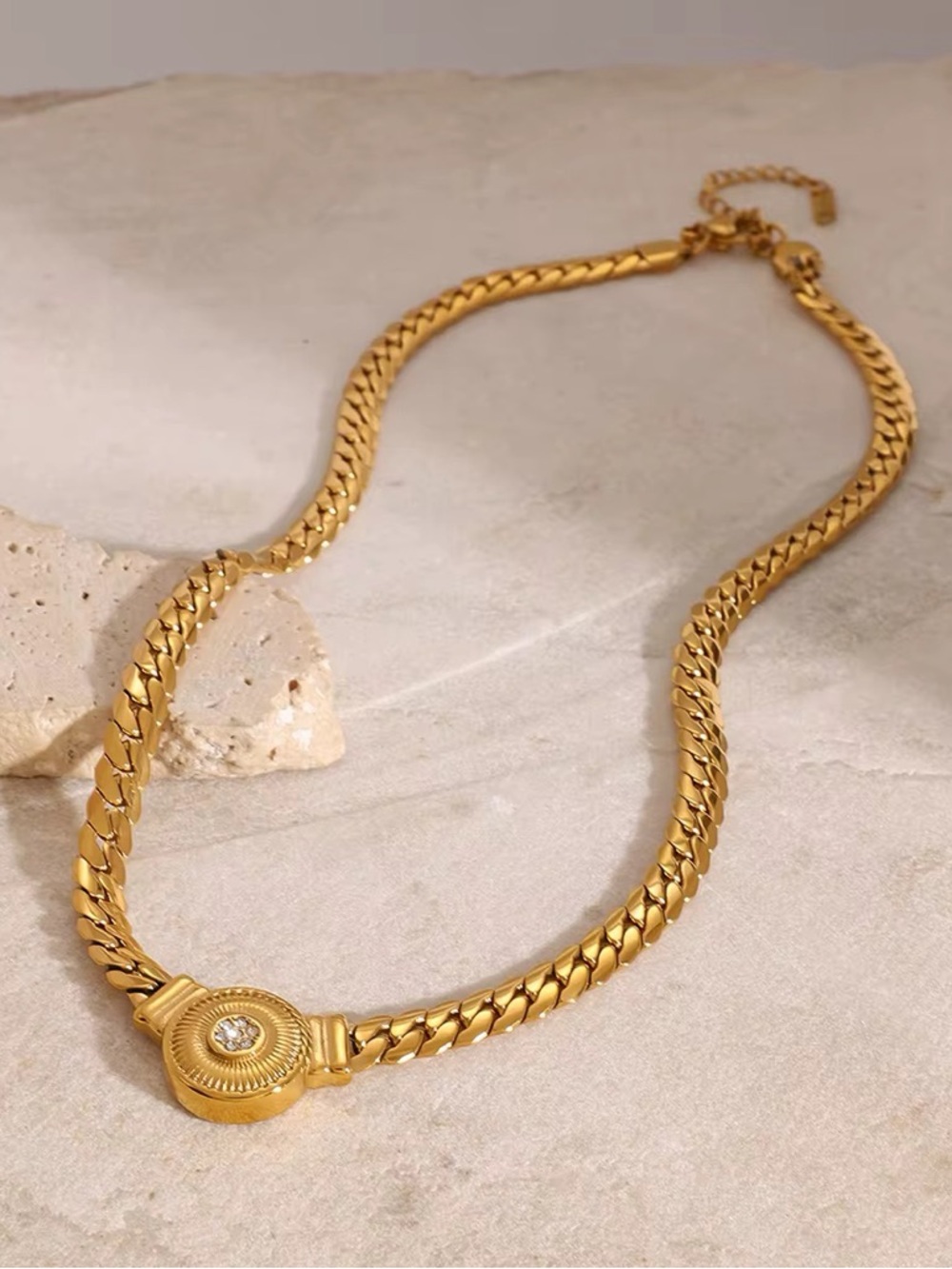 18K Gold Plated Vintage Inspired Medallion Pendant Cuban Link Chain Necklace - Picture 4 of 10